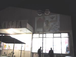 New screening on the fa�ade of the Pekabeta supermarket